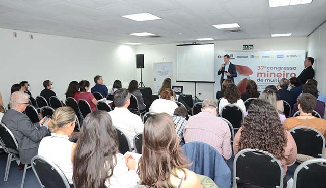 Iclei América do Sul formalizou, ao fim do evento, entrada no Projeto Estadual de Reconversão em Territórios Minerados | Crédito: Caio Leme