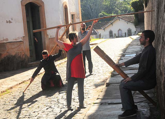 Quik Cia. de Dança  apresenta “Tecituras”