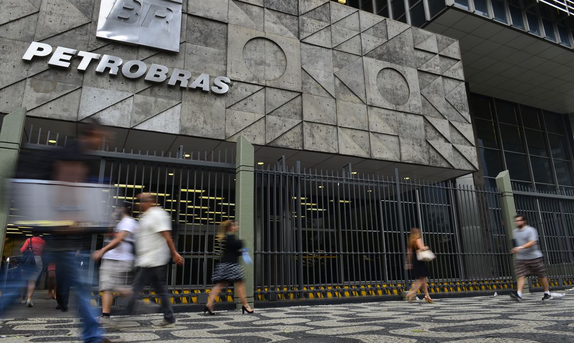Ações da Petrobras têm negociações suspensas na Bolsa