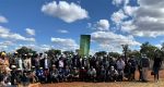 Grupo de pessoas reunidos em Zimbábue, na África