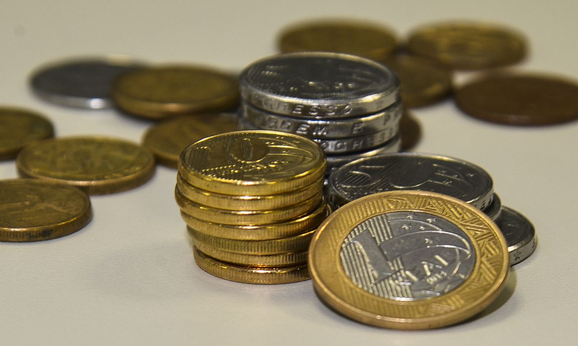 5% mais pobres perdem quase 34% da renda no Brasil