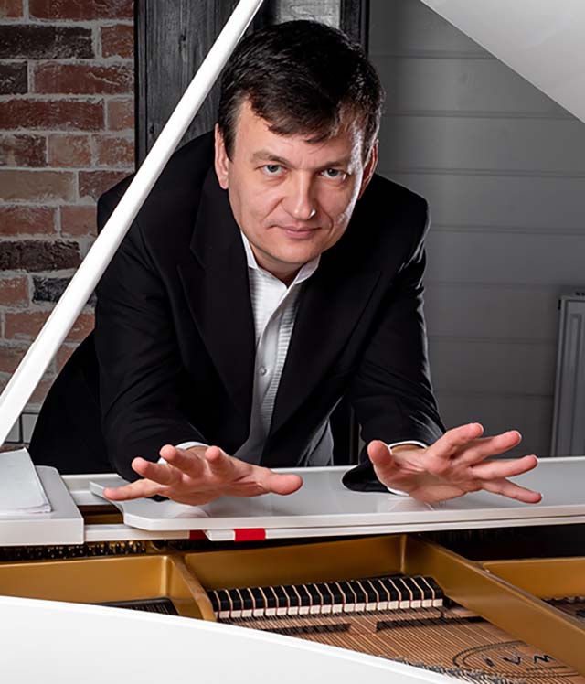 Pianista russo apresenta recital hoje em BH