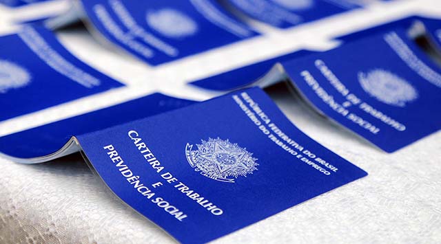 Taxa de desemprego recuou para 9,8%
