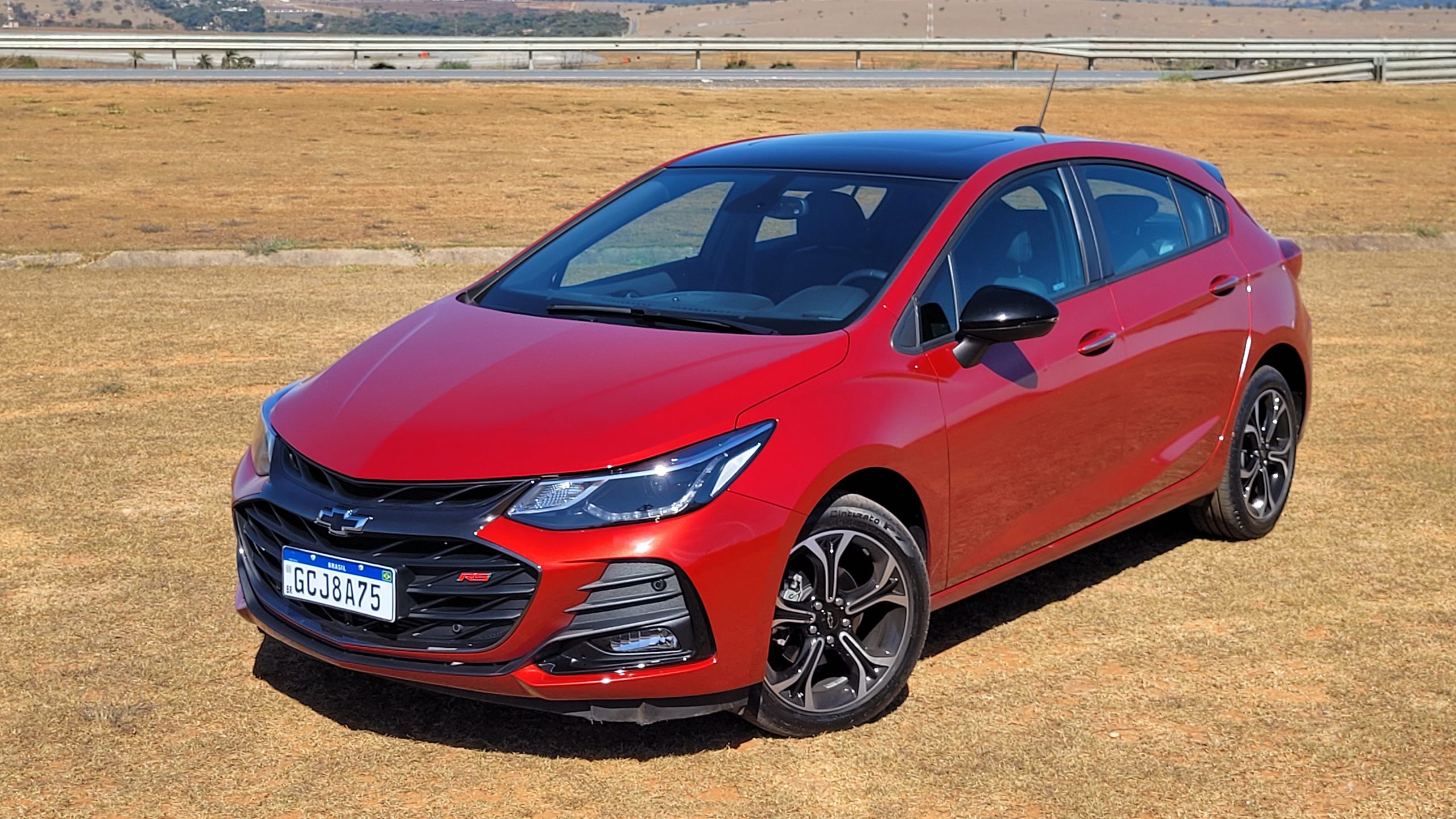 Cruze RS sobrevive ao modismo dos utilitários