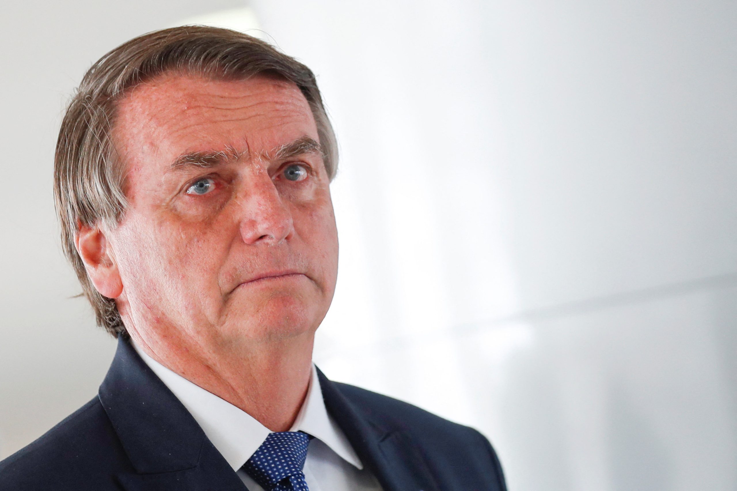 Militares têm compromisso de se preparar para possível agressão interna, diz Bolsonaro