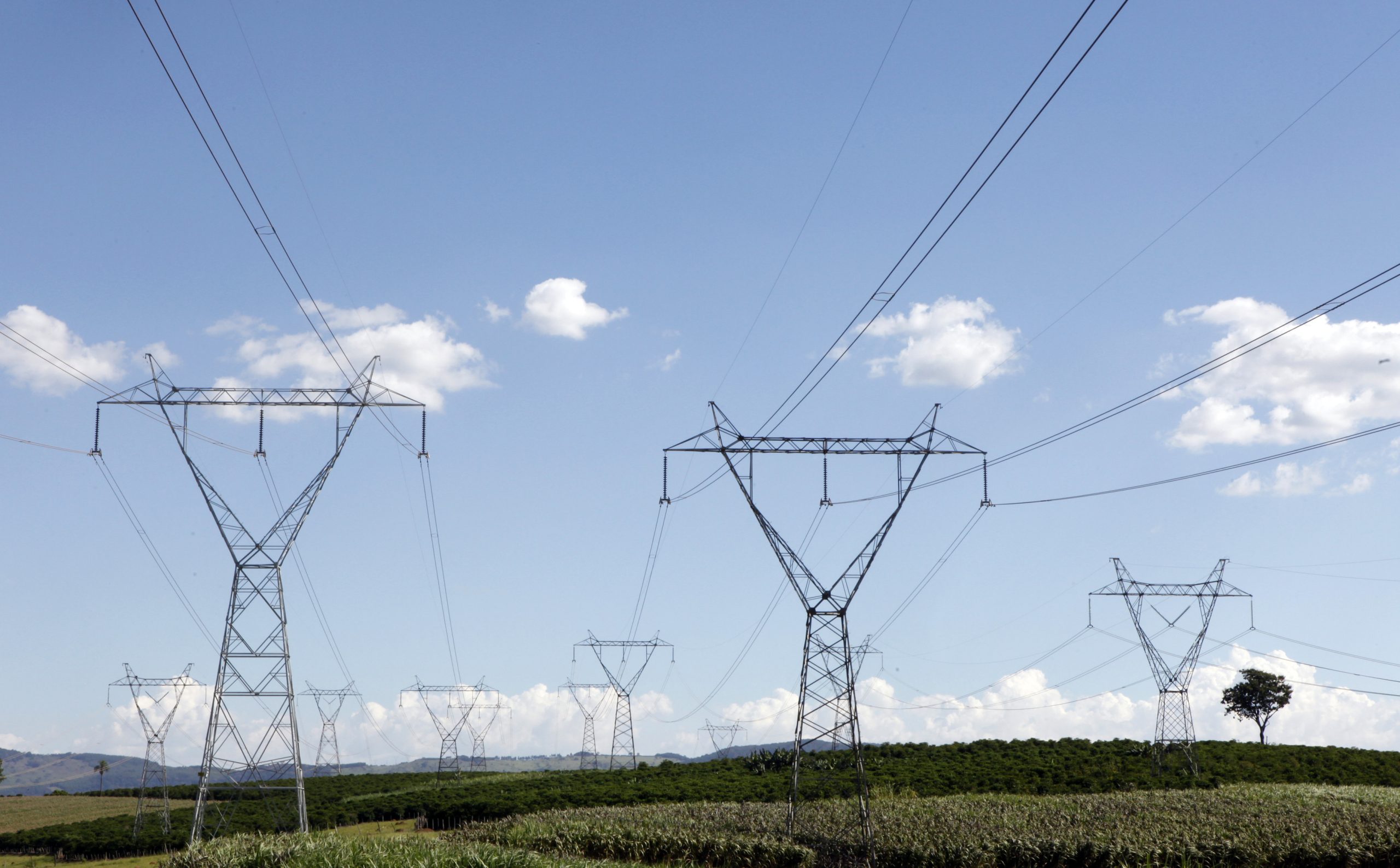 Governo propõe abrir mercado livre de energia para toda alta tensão em 2024