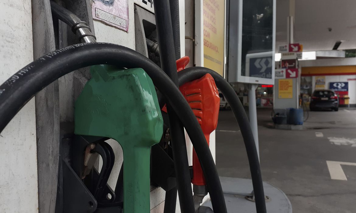 Redução da alíquota do ICMS faz preço da gasolina cair