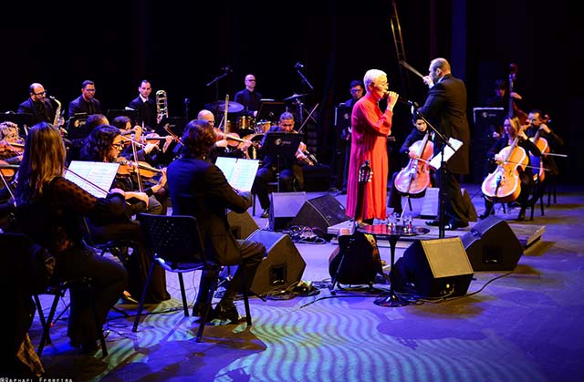 Maria Gadú sobe ao palco com a Orquestra Opus