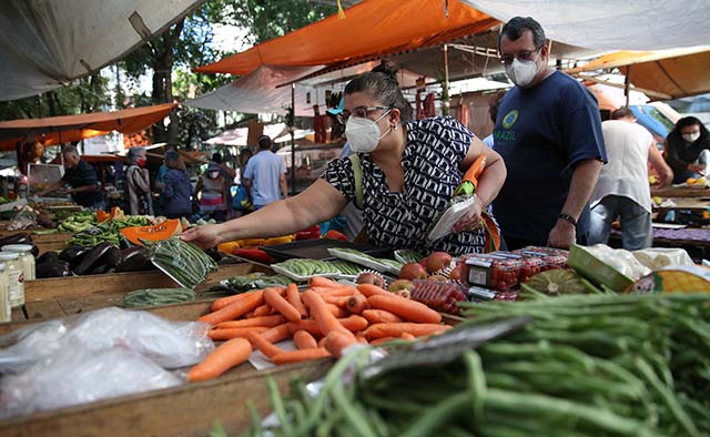 Aperto monetário pode ser mitigado pela melhora do mercado de trabalho e medidas de auxílios anunciadas pelo governo | Crédito: REUTERS/Ricardo Moraes