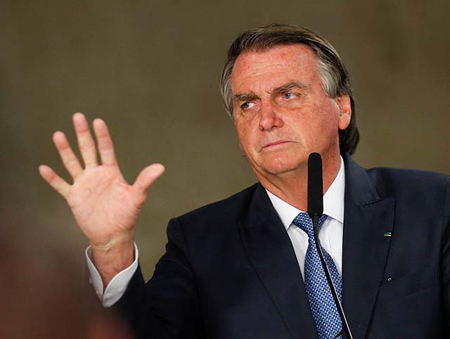 Deputados entram com notícia-crime no STF contra Bolsonaro