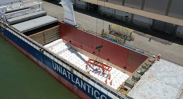 Escassez de contêineres leva cafeicultores a usar embarque break bulk