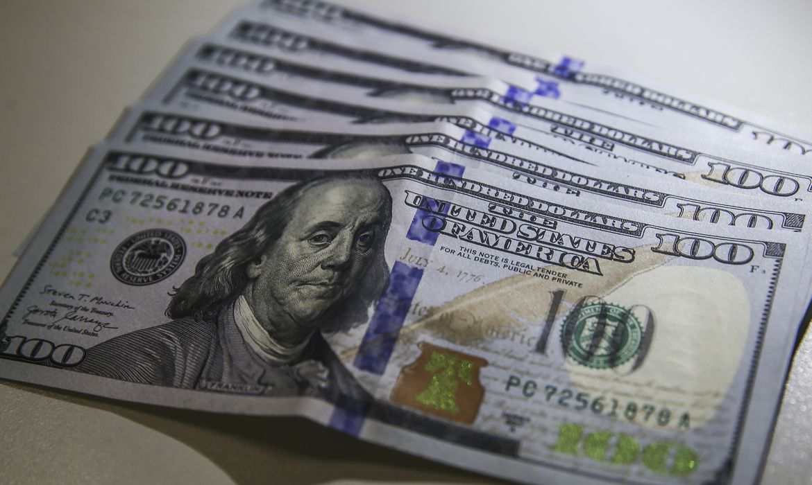 PIB dos EUA cai pelo 2º tri; para analistas, recessão moderada favorece o Brasil