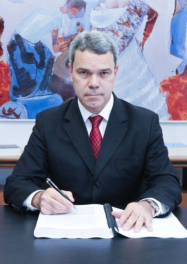 Governo fecha contrato de publicidade de R$ 450 mi