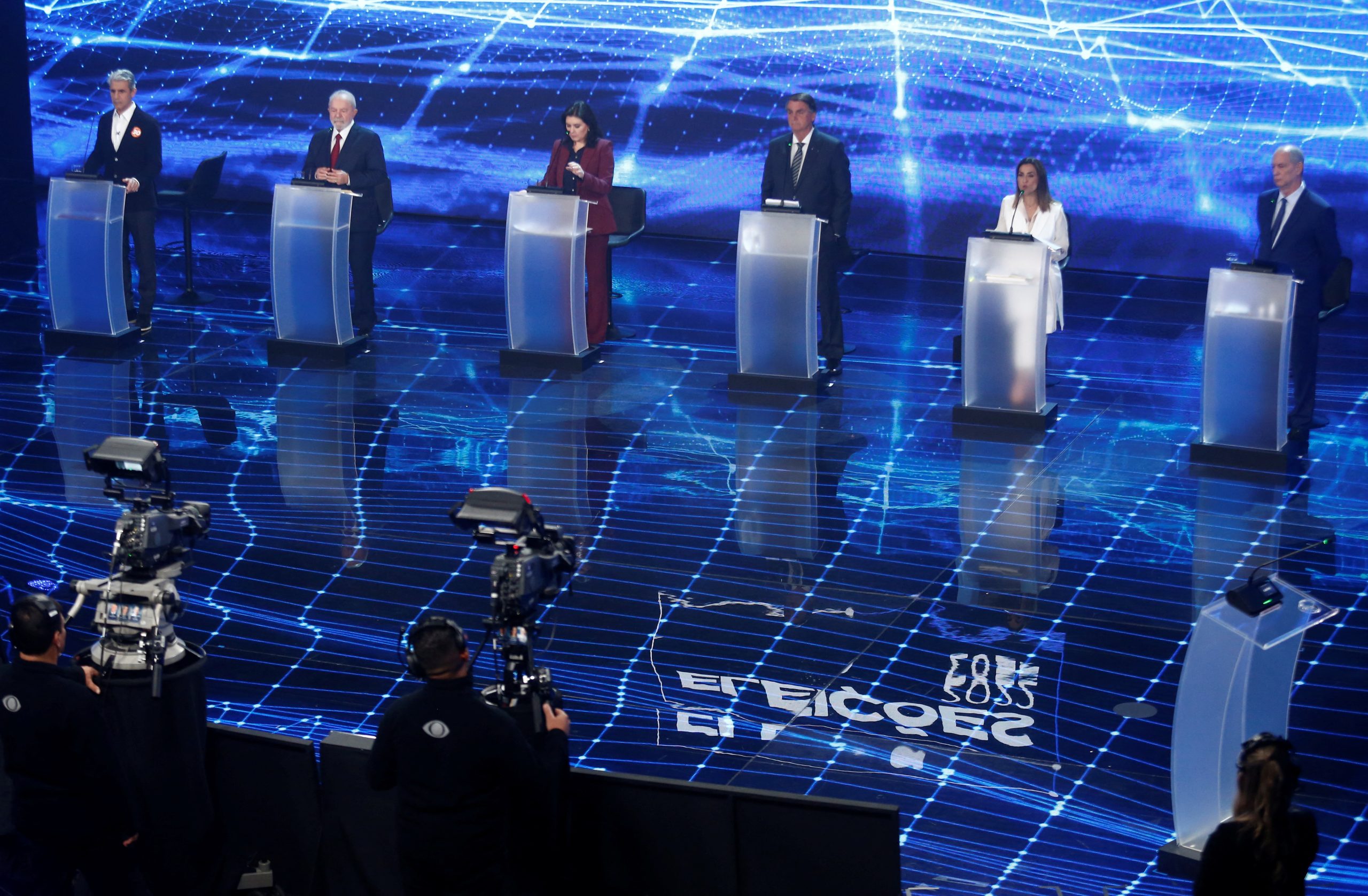 Mulheres roubam cena de Lula e Bolsonaro em primeiro debate entre presidenciáveis