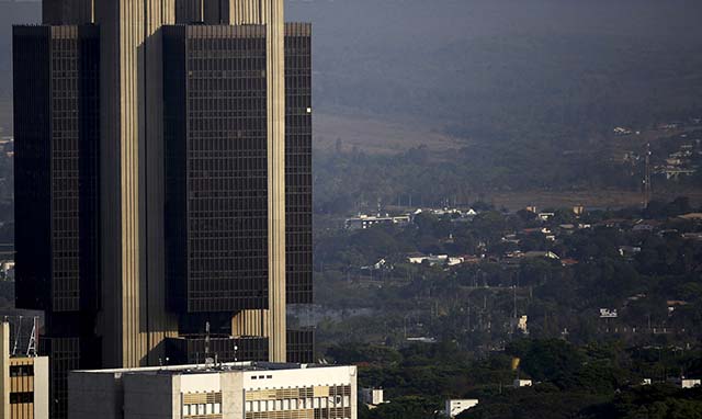 Bancos projetam fim do aperto monetário