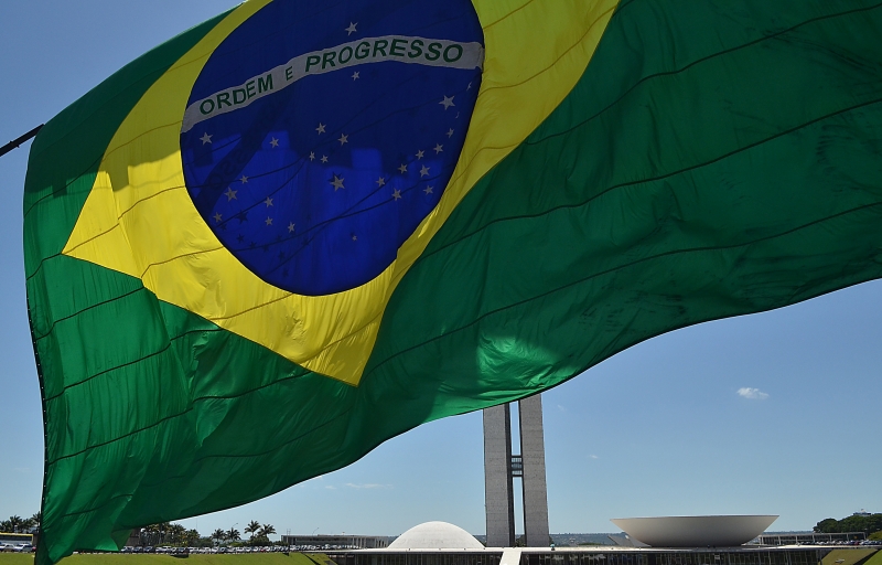 Leituras de cartas pela democracia reúnem milhares pelo país