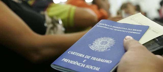 Superávit de empregos desacelera em Minas