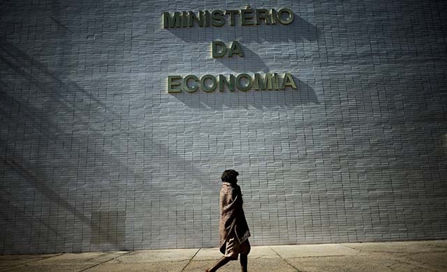 Governo estuda nova regra para a dívida