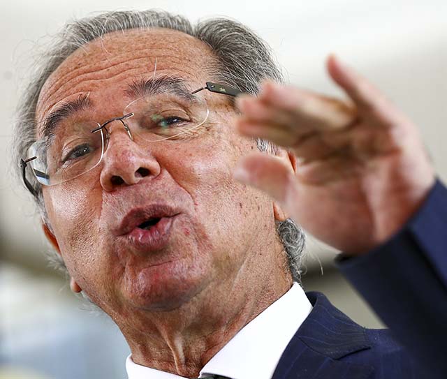 Governo avalia usar IR para financiar auxílio