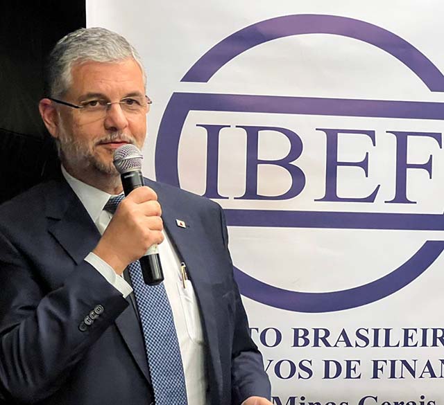 Barbosa participa de evento do Ibef-MG