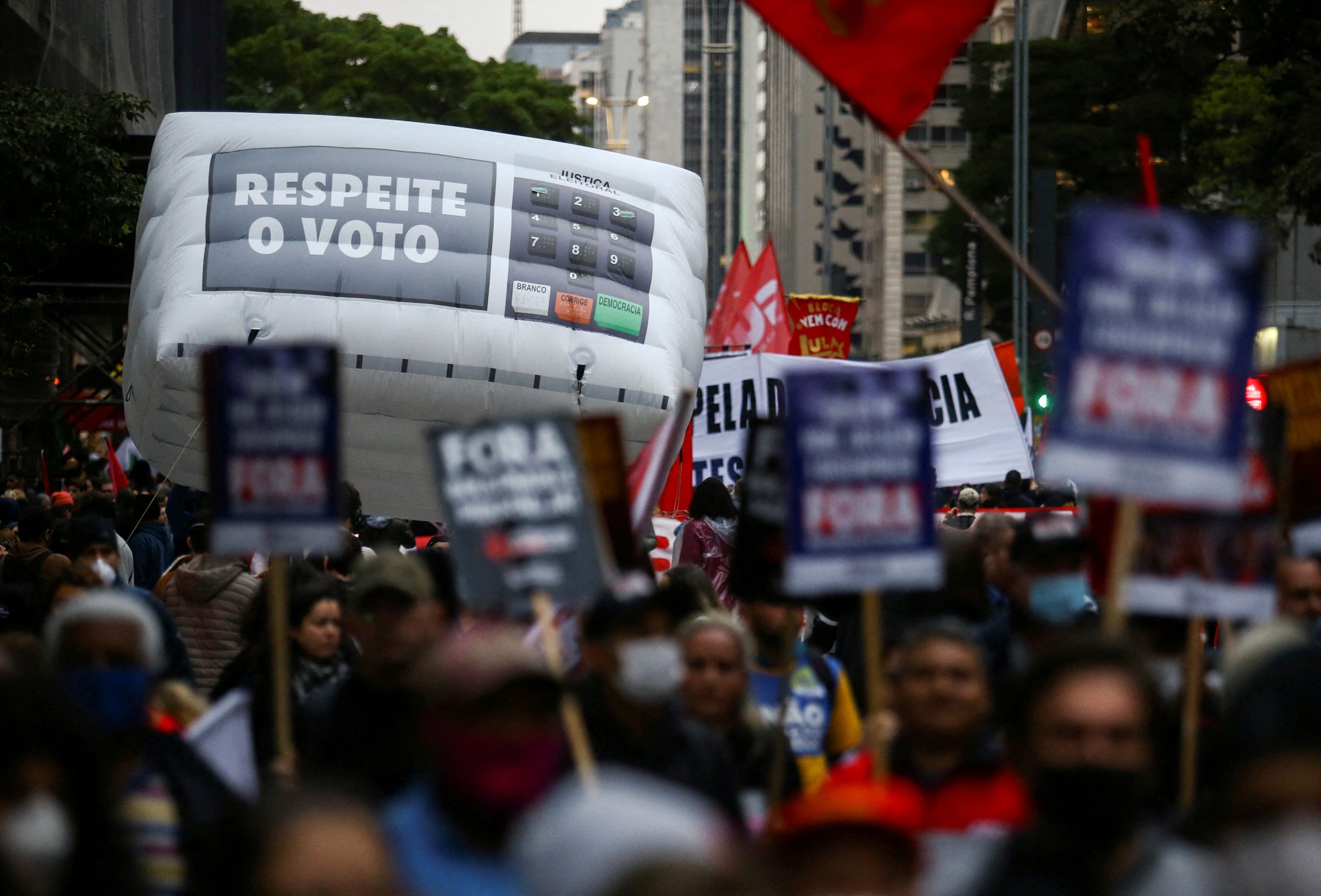 69% dizem preferir a democracia no Brasil; eram 79% em 2022, aponta Datafolha
