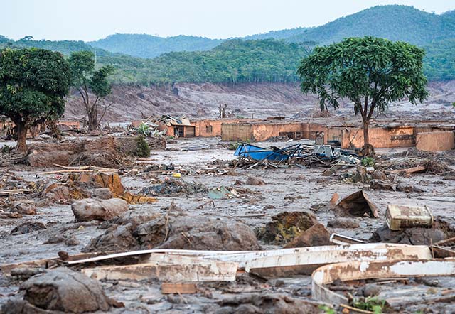 Rompimento da barragem do Fundão matou 19 pessoas e contaminou o rio Doce até o mar | Crédito: Antonio Cruz/ABr
