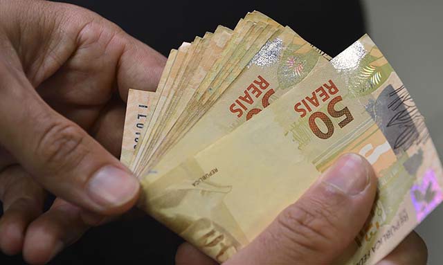 Caixa paga lote extra de abono salarial