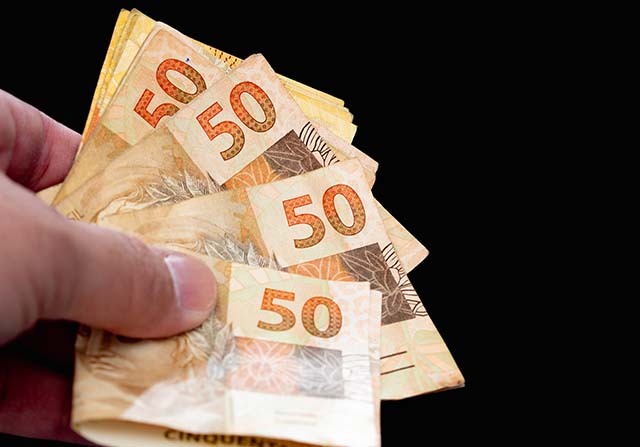Salário mínimo de R$ 1.320 começa a valer neste domingo