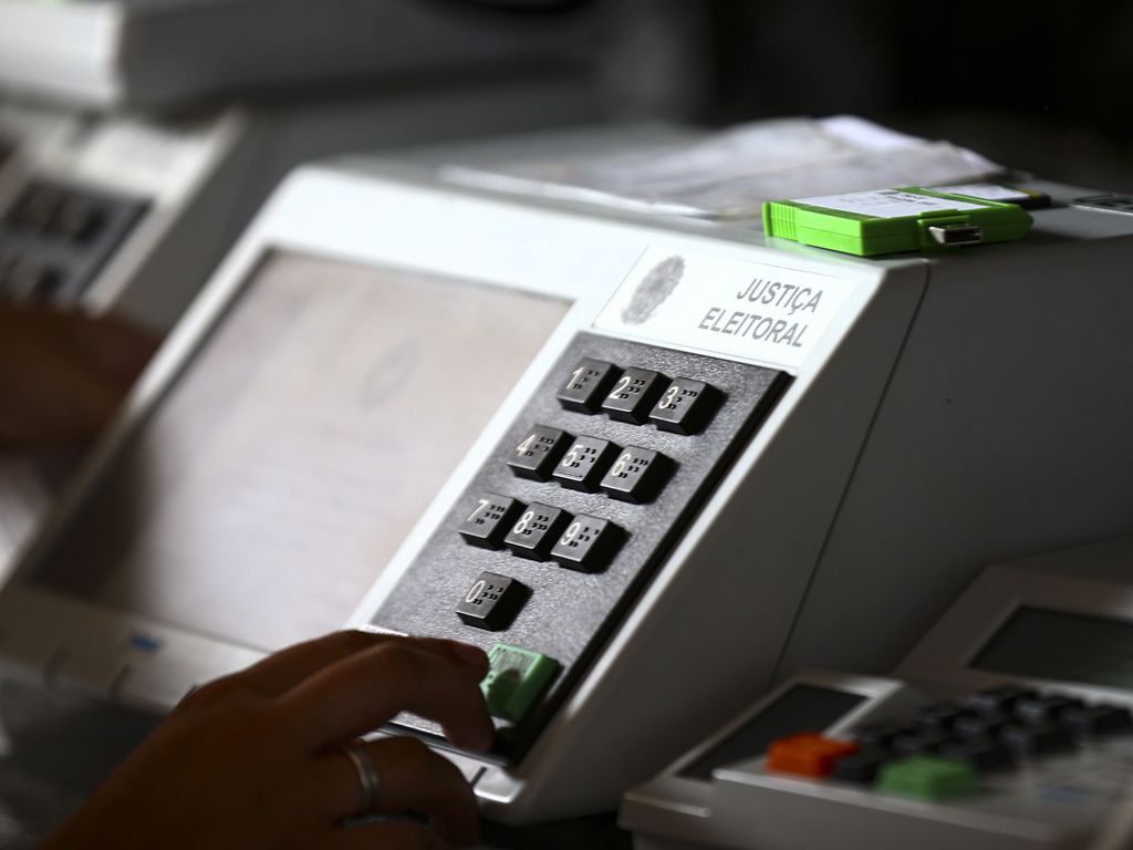 Eleitor que decidiu na última hora reavalia voto para presidente no 2º turno, aponta Datafolha