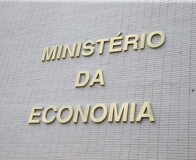 Membros da equipe econômica já ventilaram usar parte dos recursos para abater a dívida | Crédito: Valter Campanato/Agência Brasil