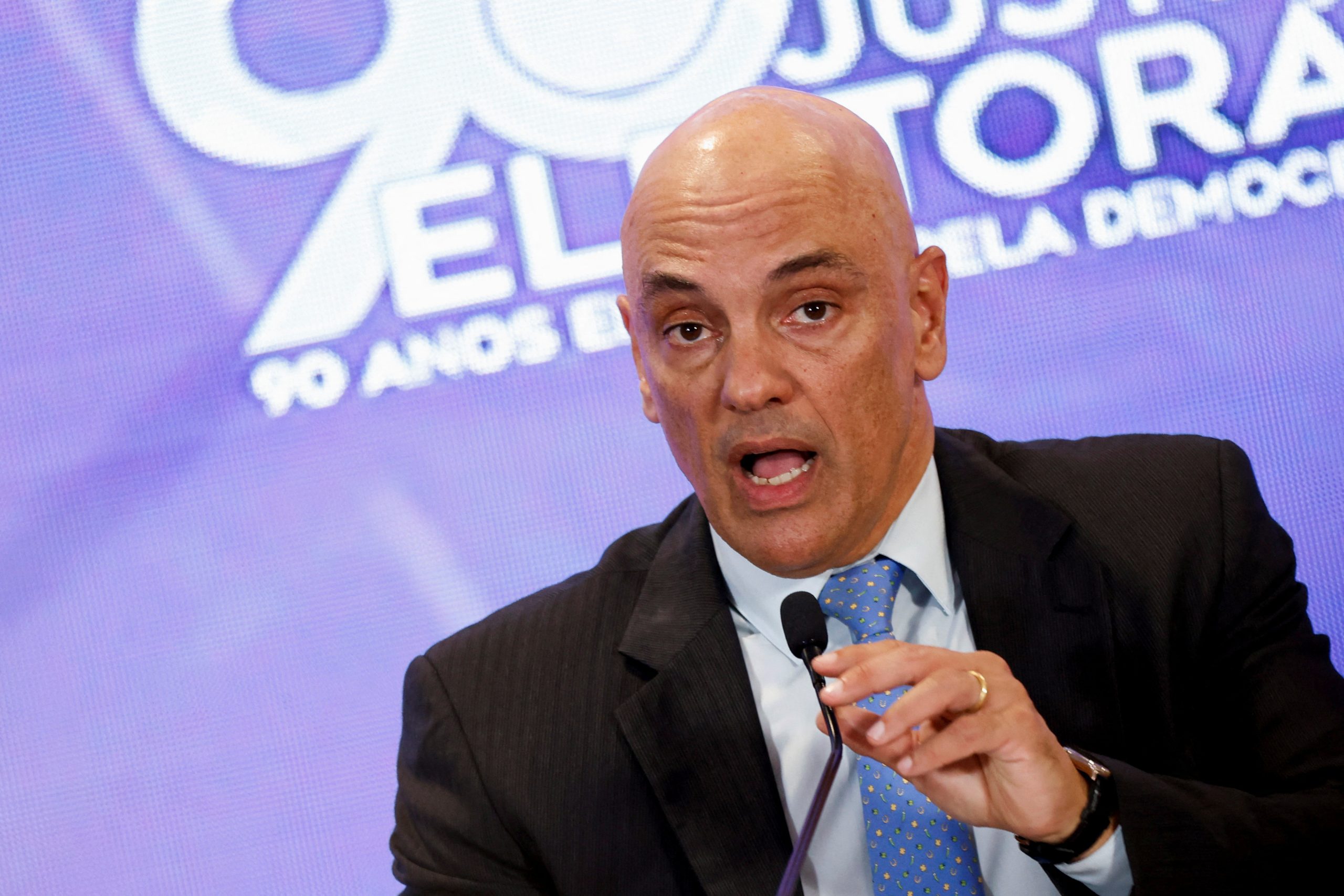 Moraes alega competência da Justiça Eleitoral e anula investigações da PF e Cade sobre pesquisas