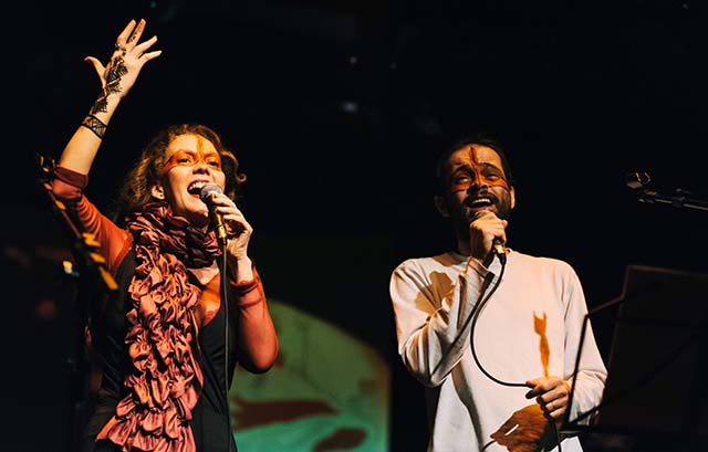 Beatriz Azevedo faz show modernista