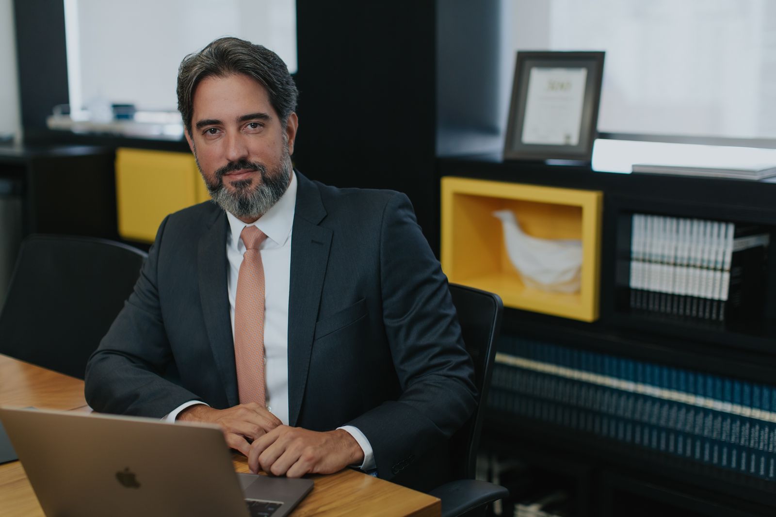 Entre a cruz e a espada