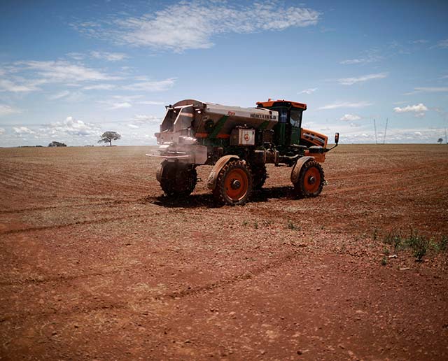 Com dificuldade de armazenagem, Brasil reenvia cargas de fertilizantes