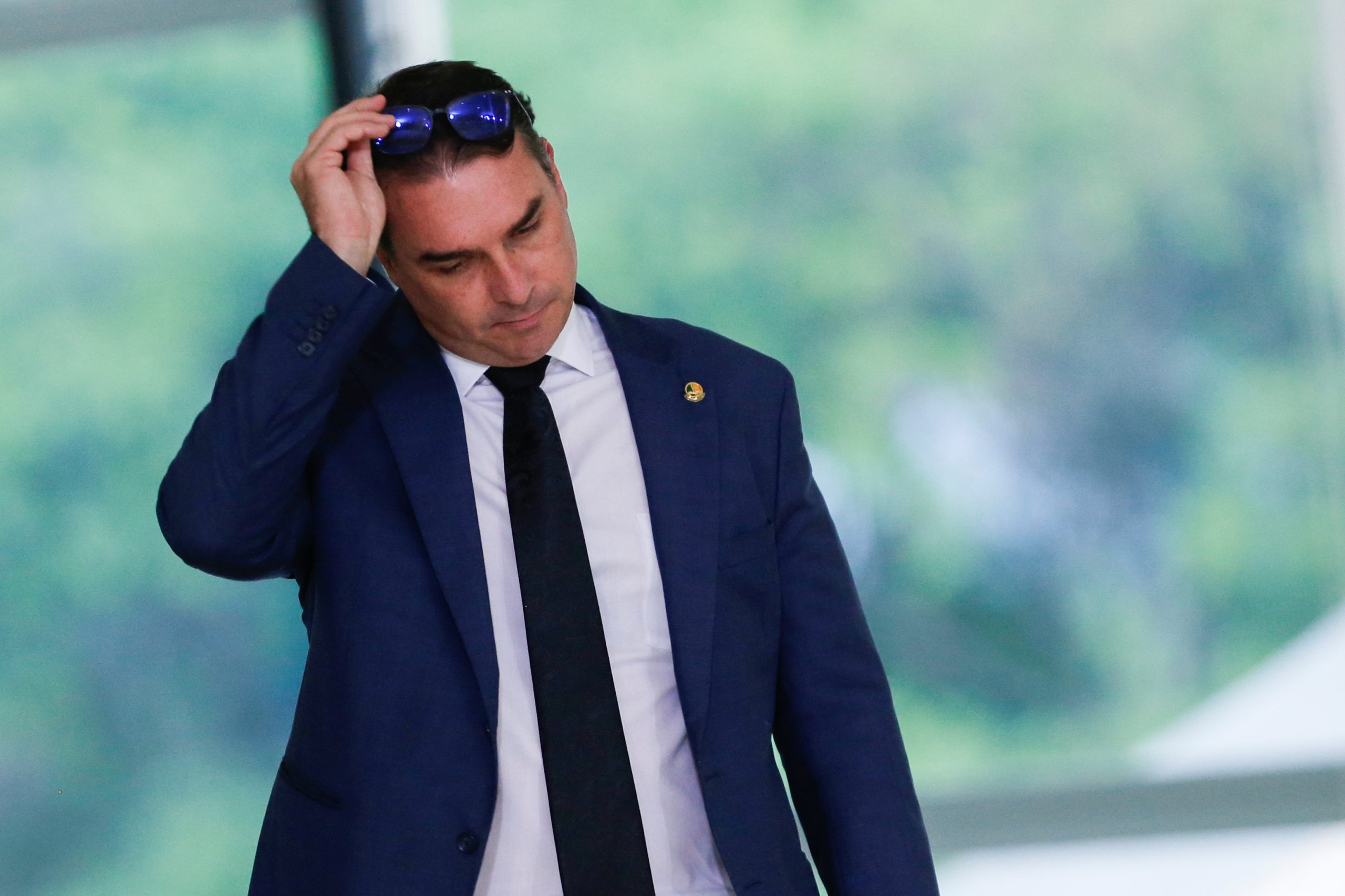 Não vamos desistir do nosso Brasil, diz Flávio Bolsonaro