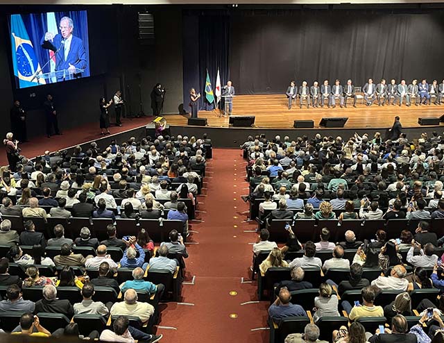 Guedes promete crescimento econômico