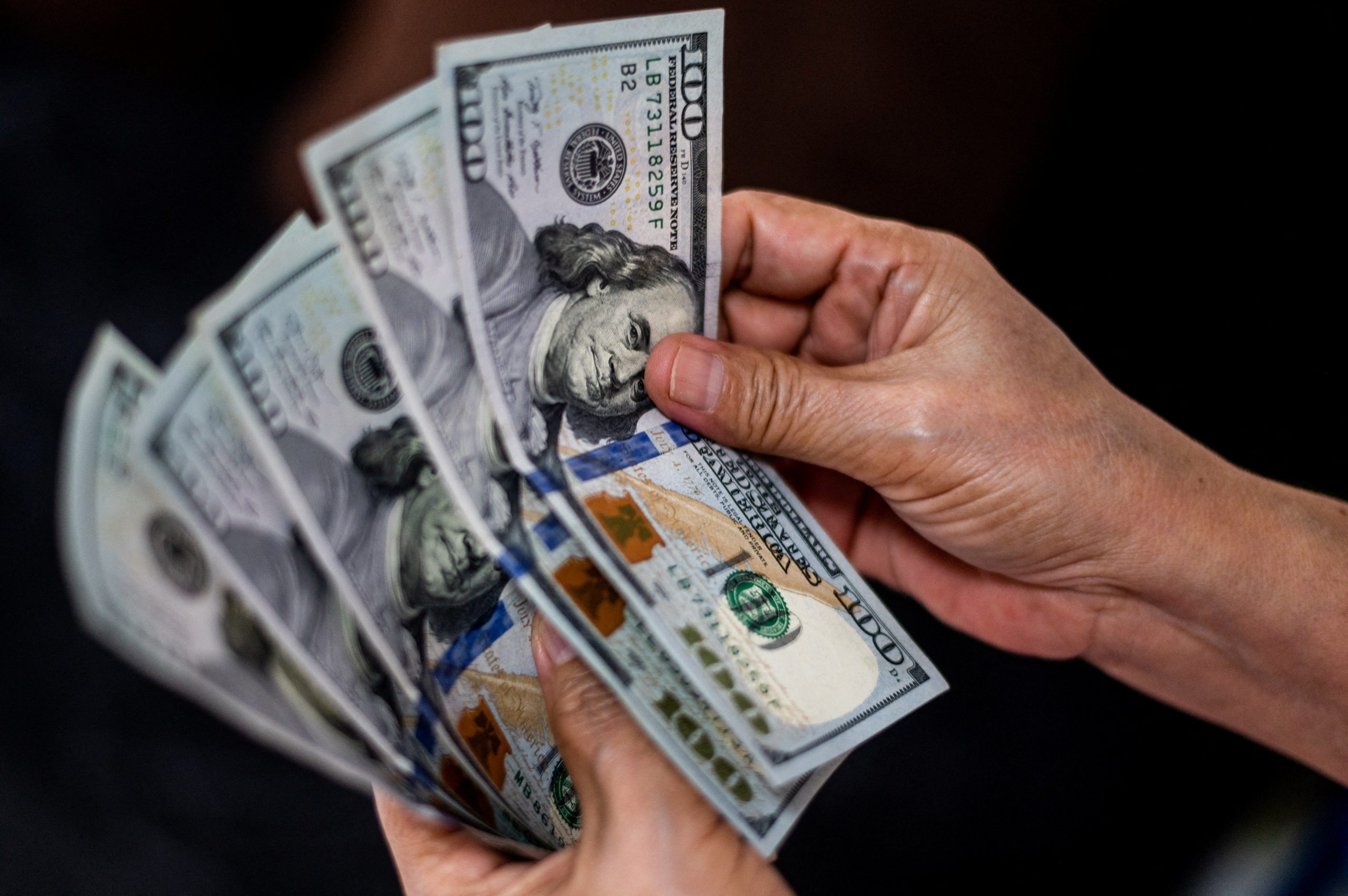 Dólar supera R$ 5,40 com discurso vago na questão fiscal