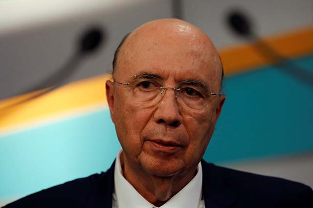 Meirelles defende o estouro do teto de gastos por auxílio