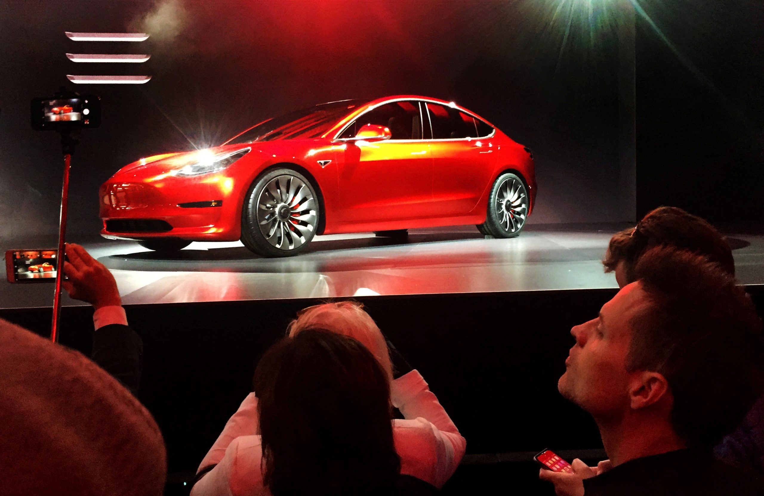 Tesla prepara novo Model 3 com redução de componentes