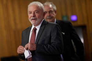 Presidente eleito Luiz Inácio Lula da Silva após reunião no TSE, em Brasília