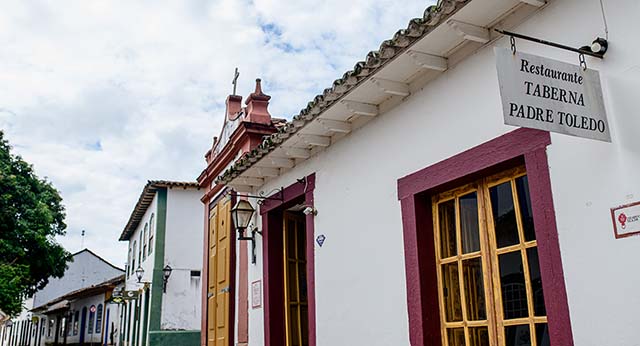 Padre Toledo inaugura delivery em BH