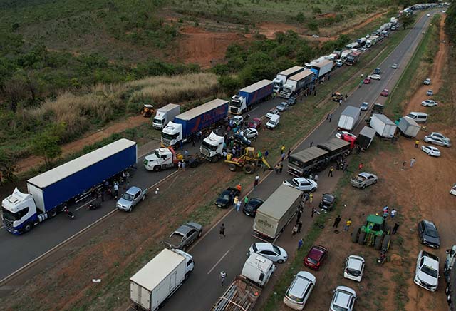 Bloqueio de rodovias federais prejudica vários setores no Estado