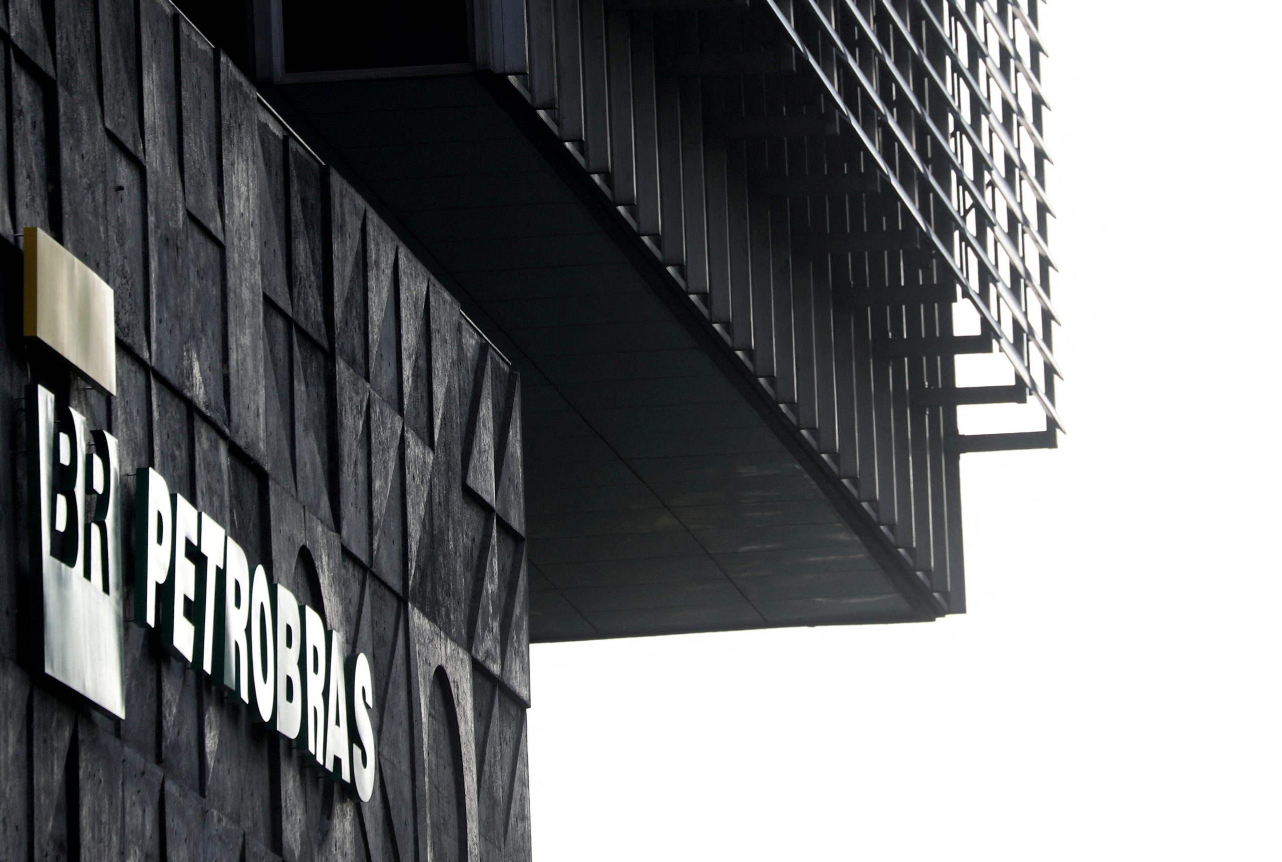 Lula decide sobre novo presidente da Petrobras até dezembro