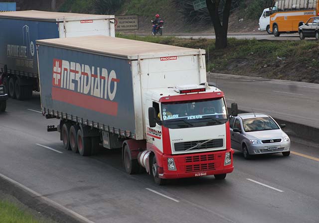 Transporte de cargas cresce no fim de ano