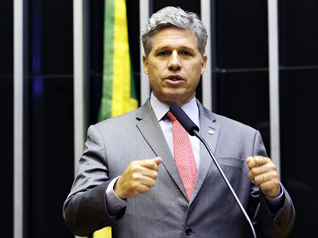 Lula decide indicar deputados petistas para Comunicações e Secom