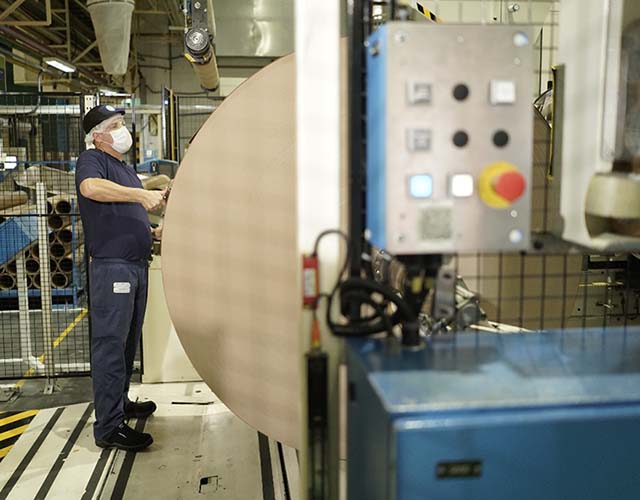 Produção e geração de empregos recuam no setor industrial