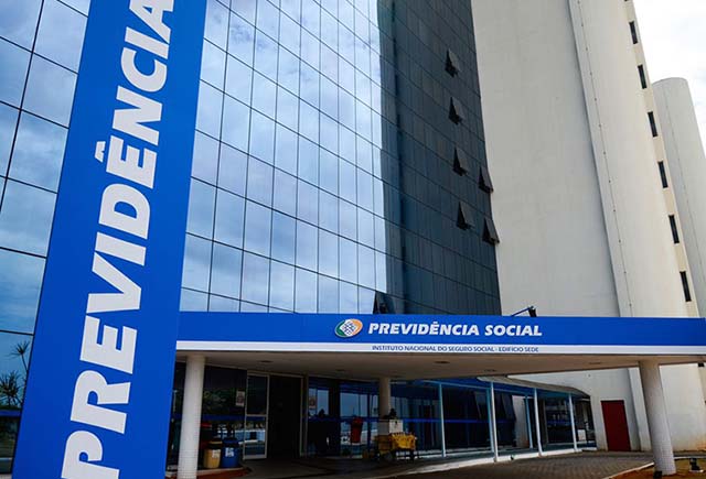 Bancos interrompem a oferta do consignado
