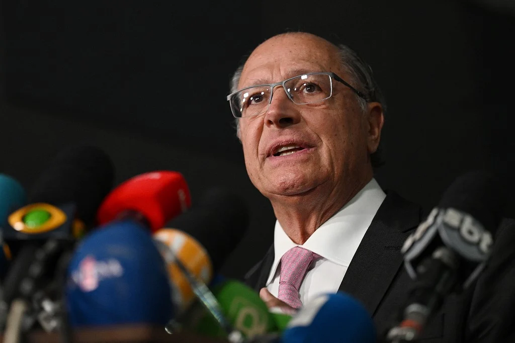 Alckmin defende reforma tributária e reindustrialização