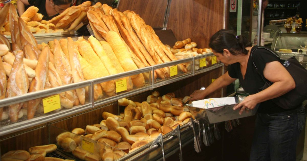 Preços do pãozinho disparam em BH com crise do trigo