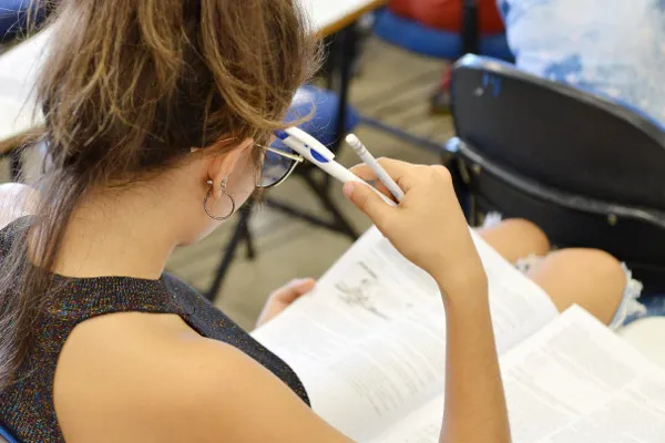 Concursos em Minas somam 1,6 mil vagas e salários de até R$ 16,5 mil